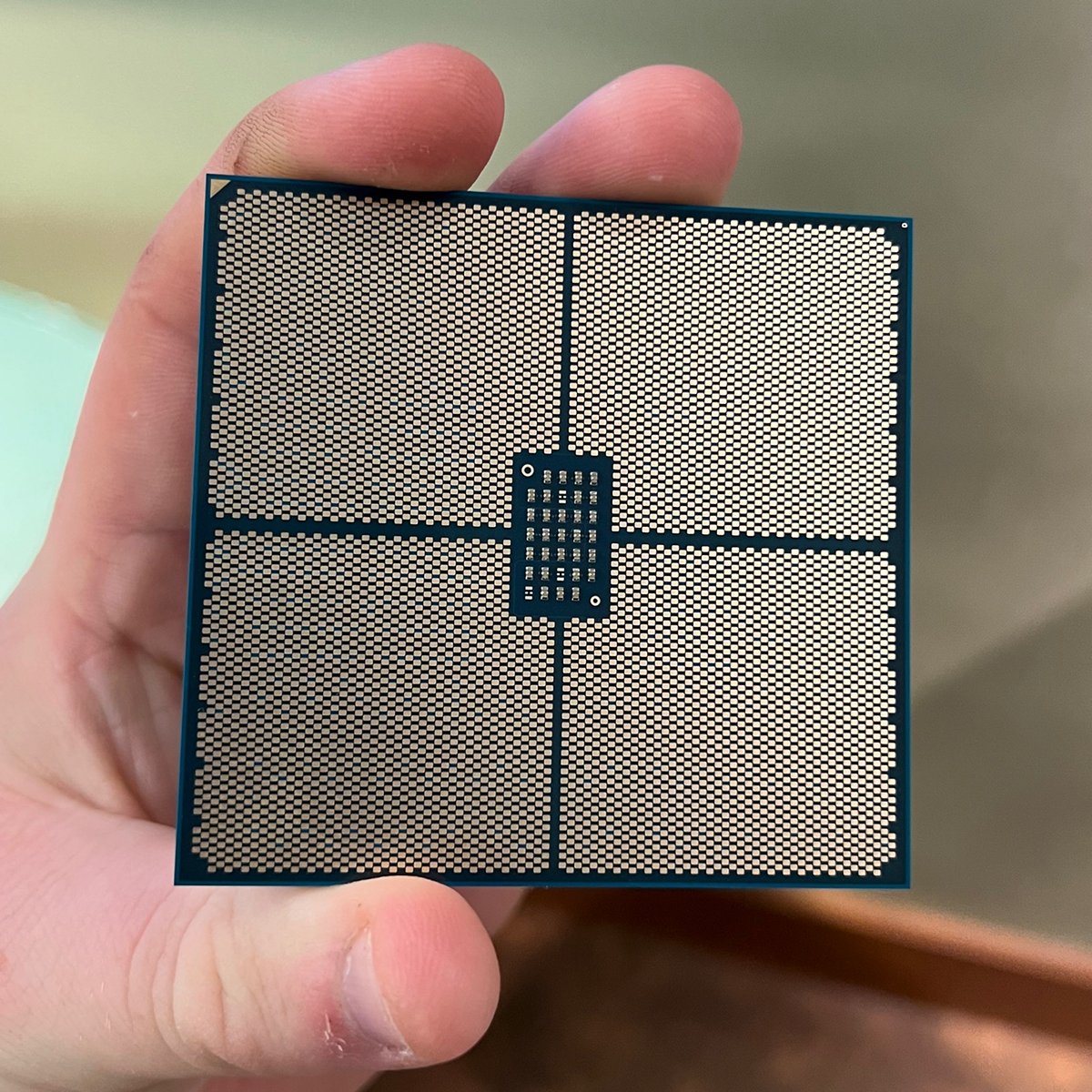 Linus Tech Tips tweet media