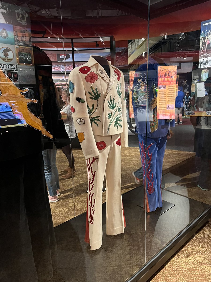 _robertojohnson's tweet photo. alone in nashville
said hi to gram
meat and three https://t.co/BRQcMHF4ld