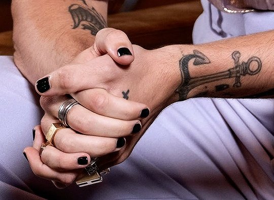 🗣 Let's focus on this category for 2 seconds:

QUICK GOAL:
• 70 RT
• 300 Replies 

‼ Retweet ALL the replies in the thread!!

— I’m voting for Harry’s House for FAVORITE POP ALBUM at the #AMAs