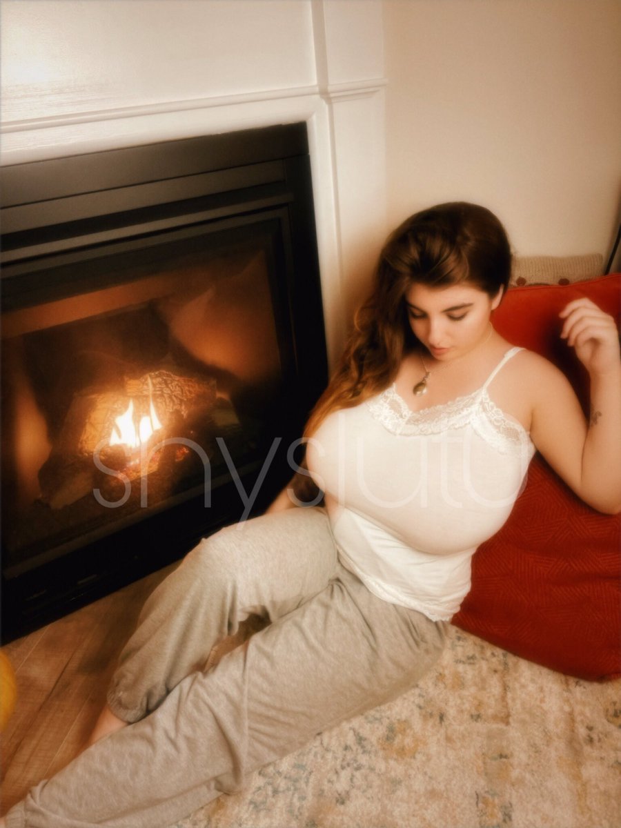 shyslut0 💓 top 0.6% on OF🍒 on Twitter: "tank tops or plaid? 🧡"