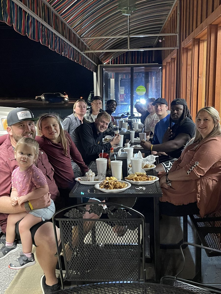 Little family dinner at a #FunRoe icon Ray’s Pege. Great meal and great fellowship with #GoldStandard Proud to be their coach!