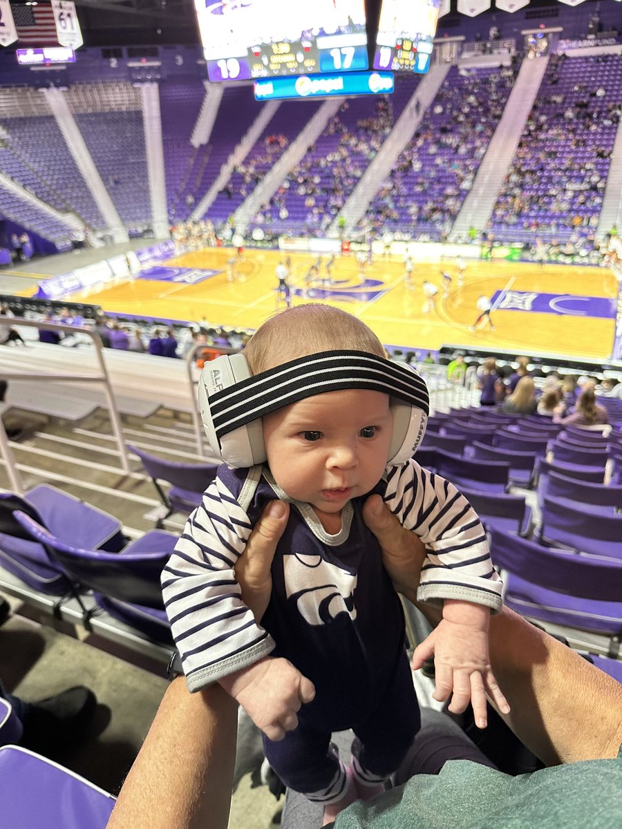 MelaniePotts23's tweet photo. Brody’s first KSU sporting event! #EMAW https://t.co/nEO9AD1CFj