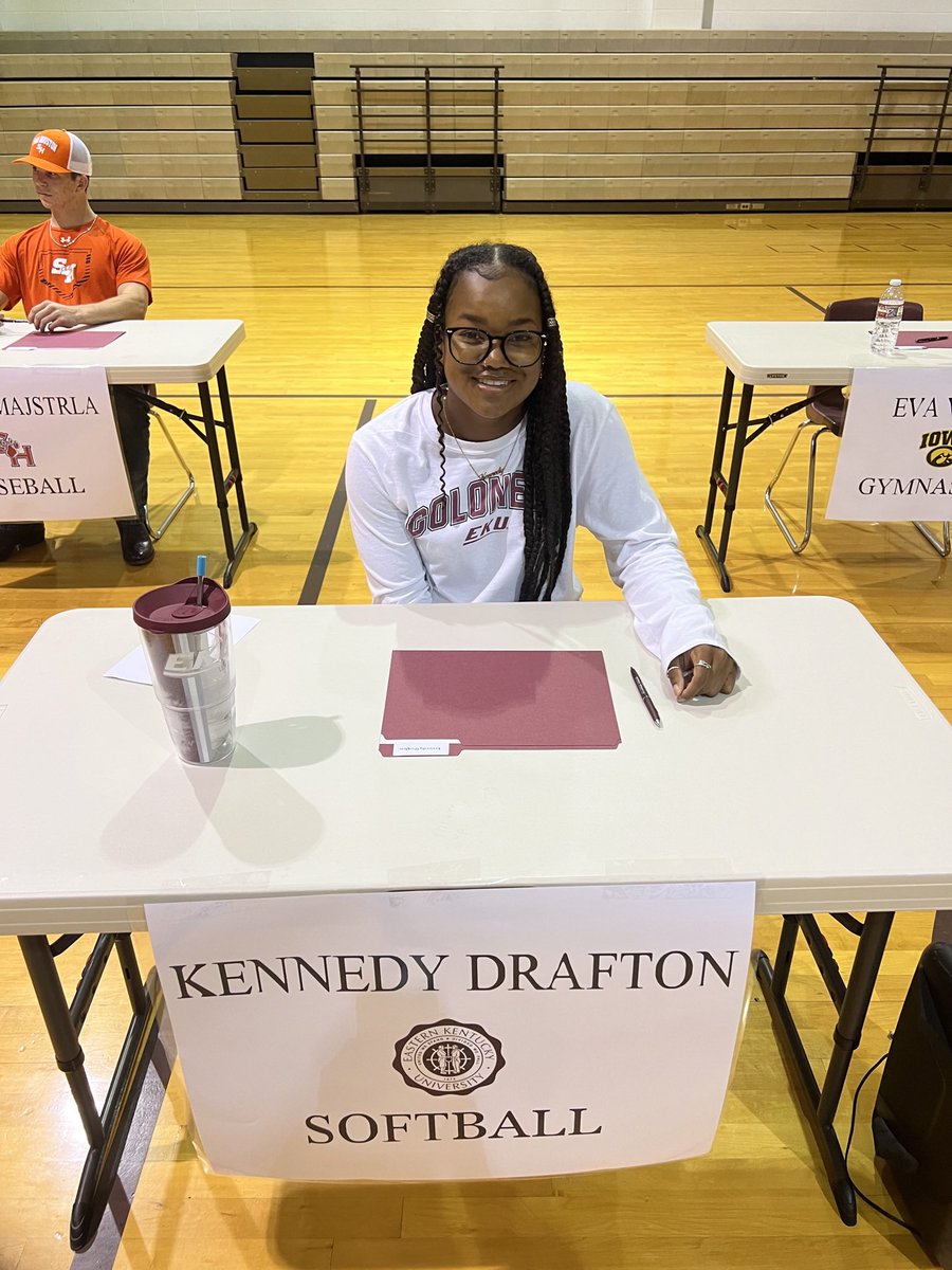 PHSLadyOSB's tweet photo. Congrats Kennedy, Darian &amp; Gabbie!!! ❤️ #Tradition https://t.co/5aNWKgoJlP