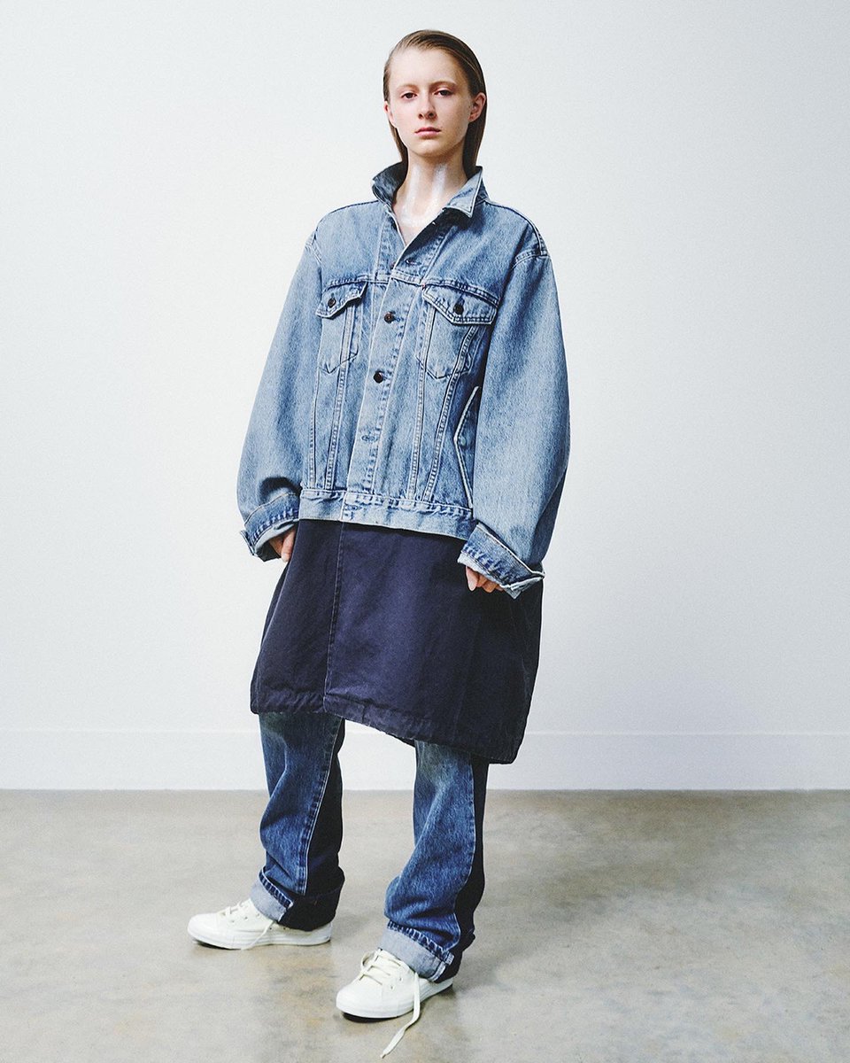 Levis_Japan's tweet photo. AVAILBLE NOW: Levi’s® x UNDERCOVER

アメリカ製のヴィンテージLevi’s®デニムと日本製のUNDERCOVERのパーツを使用した Hybrid Trucker Down Jacket、Hybrid Trucker Mods Coat、Hybrid Denim Sweat Pantの3型、それぞれインディゴとブラックの2カラーが展開されます。 https://t.co/Z68vep9cfA
