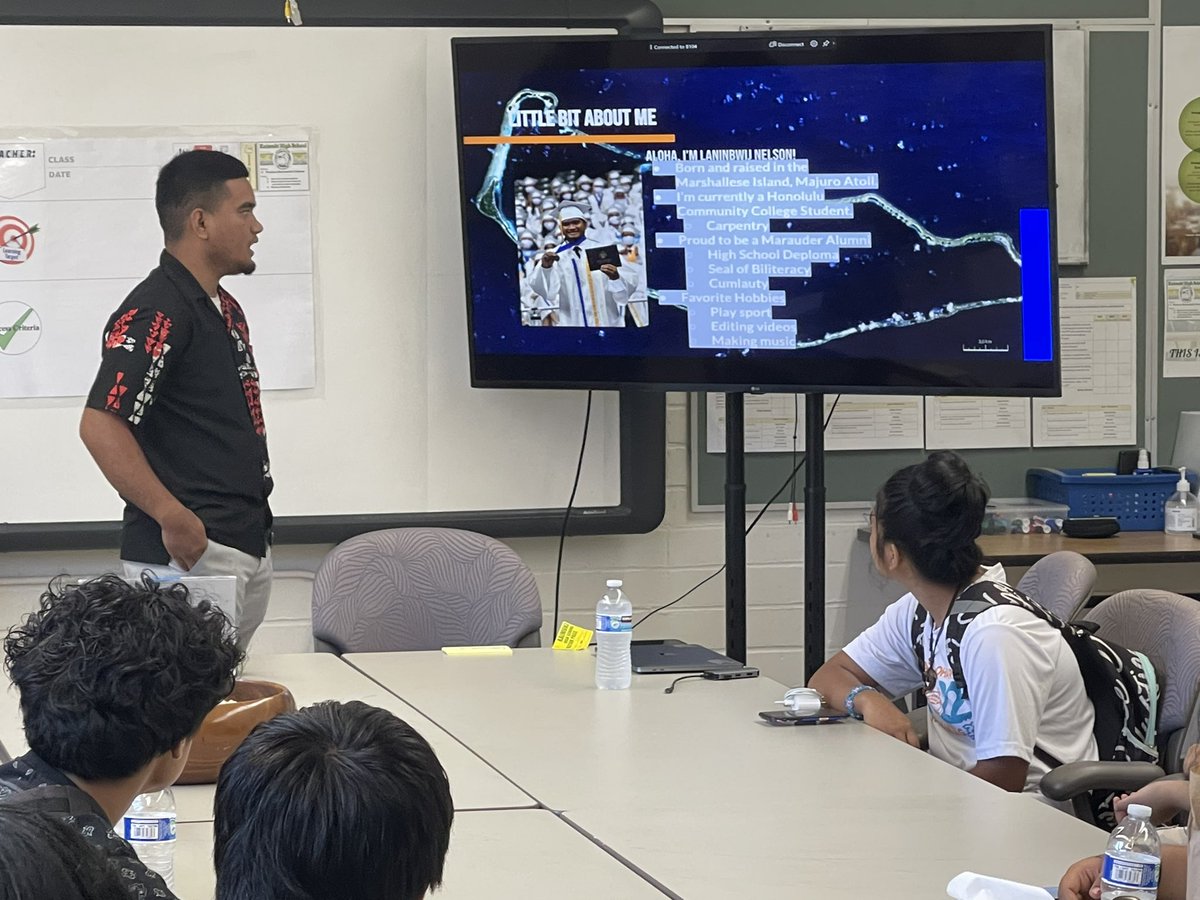dela808's tweet photo. #SquatUp @ChuukeseMontana shoutout to #KHSBulldogs and #KHSMICultureClub joining #HCCMicronesianWayfinders to be determined-resilient-inspiring as a Micronesian in Hawai’i and being who you are @HIDOE808 @maryhattori https://t.co/odn6i2RuxH