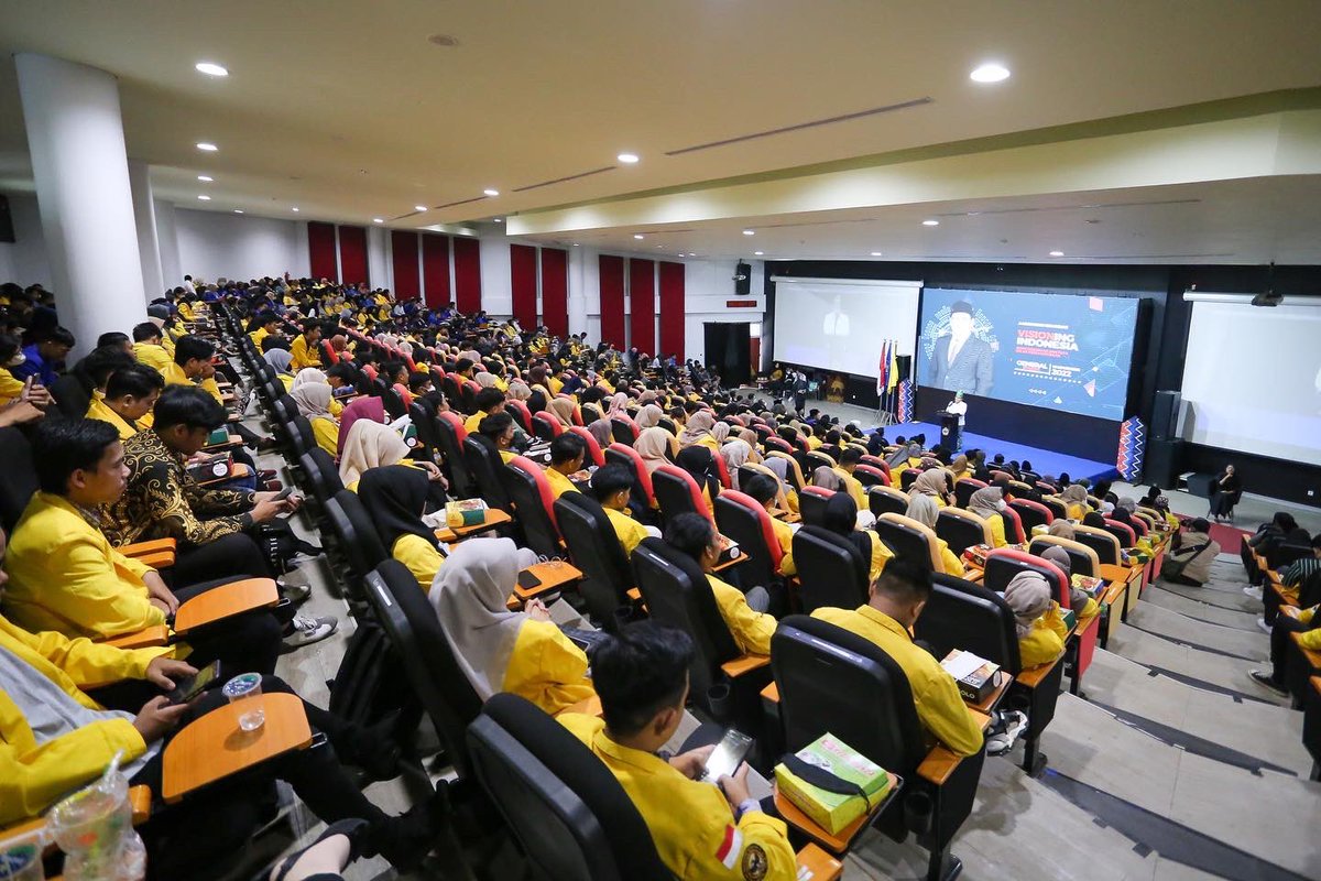 Ketua Umum DPP PKB Gus Muhaimin menyampaikan pemikirannya tentang arah pembangunan Indonesia bertajuk Visioning Indonesia “Arah Kebijakan dan Peta Jalan Kesejahteraan” di Kampus Universitas Lambung Mangkurat (ULM) Banjarmasin, Kalimantan Selatan.
#GusMuhaimin #VisioningIndonesia