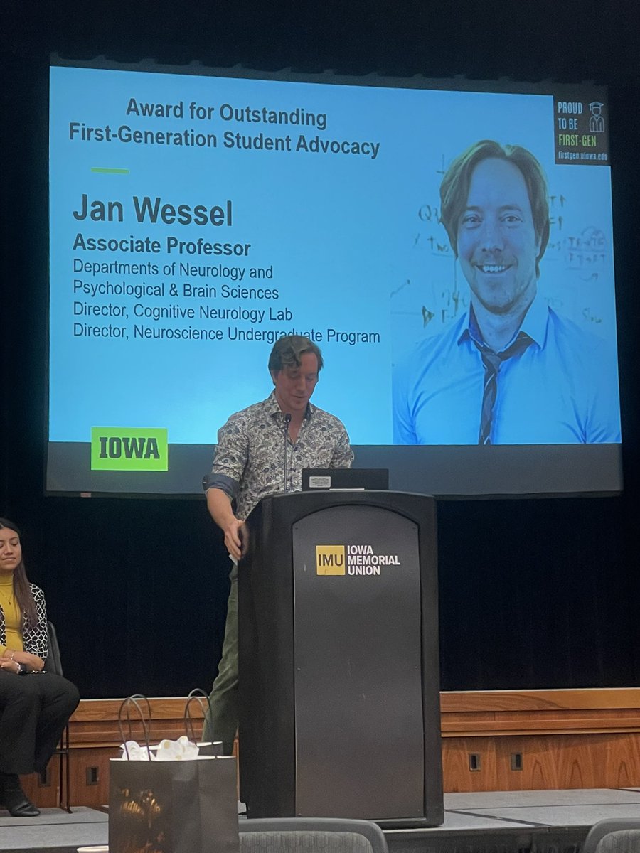 cheolsoh's tweet photo. After years of efforts to provide chances for the first generation college students to experience actual neuroscientific research, @Wessel_Lab  won an award for outstanding first generation student advocacy. Please join me in congratulating Jan for receiving this precious award! https://t.co/zMNE1Suz4d