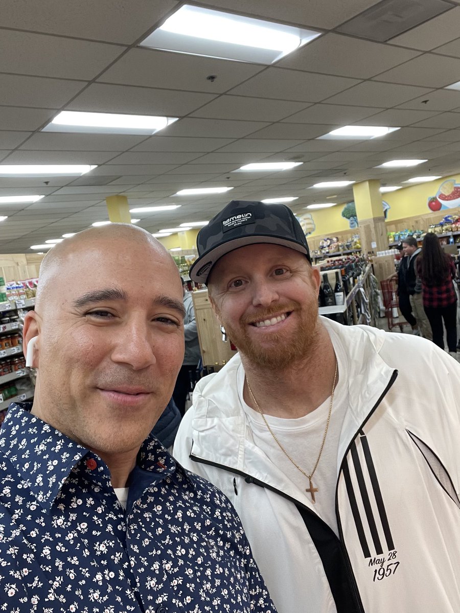 Davidor's tweet photo. Fellas guess who I ran into?    Saw him while you guys were chatting with dodger insider.  Told JT listening to you guys @ESPNLosAngeles @Sedano @ScottKaplan .. JT couldn’t have been any nicer @Dodgers https://t.co/1wc6m2SOos