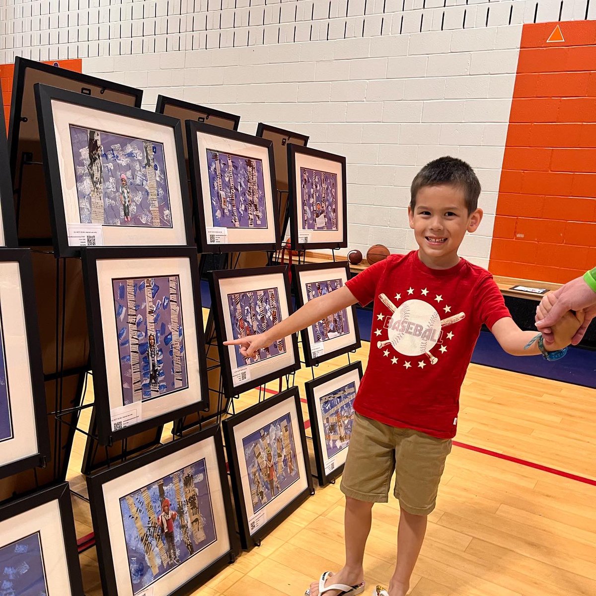 Nebbie_Artist's tweet photo. Thank you so much to all our parents, grandparents, and friends that came out to support all our amazing Nebbie Artist tonight for our Winter Art Show!  #nebbienation #nebbiepta #itallstartshererockwallisd  #artome #winterartshow #rockwallfinearts #risdfinearts https://t.co/MQCpaujqFa