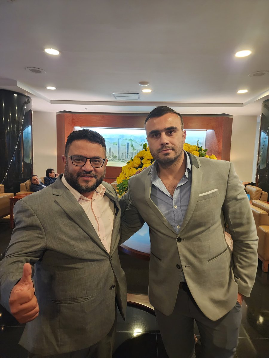 OspinaSanti's tweet photo. Grato encuentro con el Gerente Consorcio Interventoria Aeropuertos  2014  integral de Aeropuertos Centro Norte, dialogamos acerca las implicaciones de las regiones aeroportuarias en la ciudades intermedias. Buen diálogo amigo @jshenao23 muchos éxitos en su labor https://t.co/0jCWd0rTmG