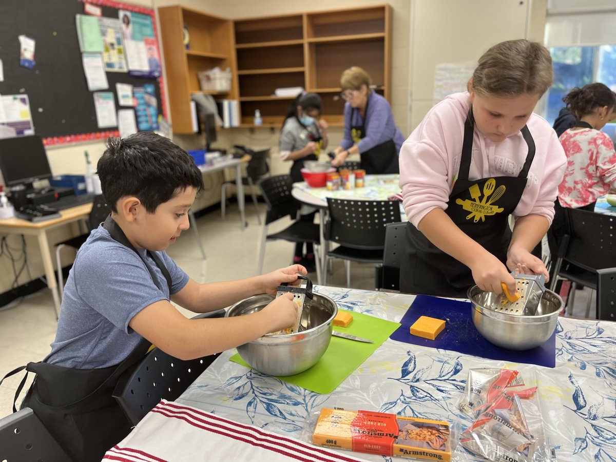 ToussaintGreene's tweet photo. You're the Chef program @HetheringtonPS
 is off to a great start! We are learning lots of cooking techniques and food safety skills. Our students invited Mr. Magone and Mr. Toldo to taste the delicious 
Southwest Vegetable Quesadillas @TheWECHU @gecdsbpro @ChampagneMrs https://t.co/Bp8DiuQ9DO
