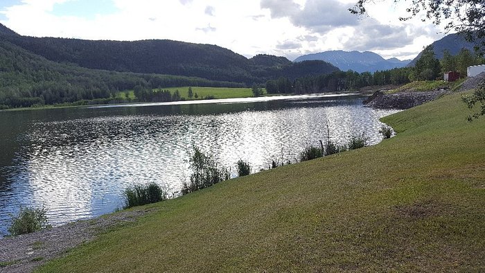 toadriverlodge's tweet photo. You'll love it here and want to stay another day :)
#toadriverlodge #roadtrip #alaskahighway #mile422 #reflectionlake https://t.co/EaLcaQrUgM