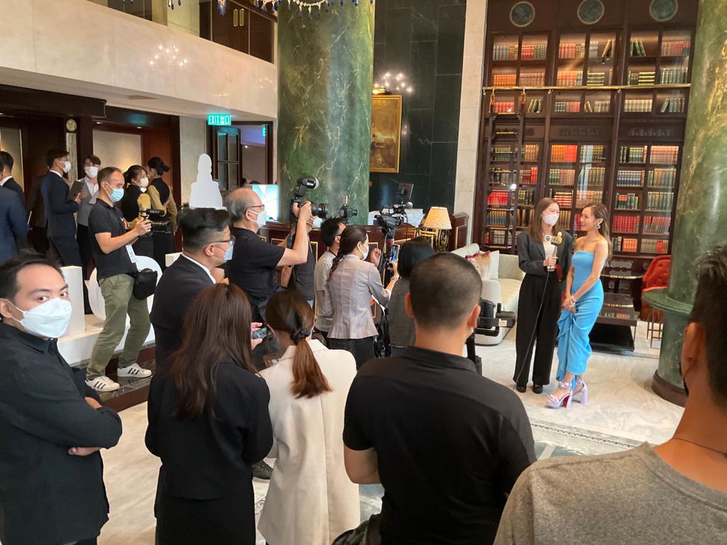 bakerinc's tweet photo. The Baker team takes FORMA to Hong Kong! 

@bakerrei @westdaleproperties @greatgulf @dreamdotca

#Forma #BakerRealEstate #GreatGulf #TorontoRealEstate #DreamUnlimited #WestdaleProperties #FrankGehry #hongkongrealeste #KingWest #KingStreet #hongkonginvestment #TorontoCondos https://t.co/jTtSy6Iiso