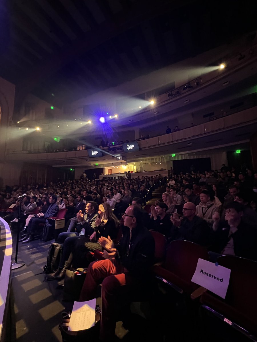 JustinBarlow's tweet photo. Today I spoke at the Southern California blockchain conference hosted by @Vaneck_us and @USC. For those who are worried that crypto is dead , tell that to the 1000+ top students who showed up on a Thursday just to learn more about the industry 👀💪 #FollowTheTalent https://t.co/vIEPmwAx0S
