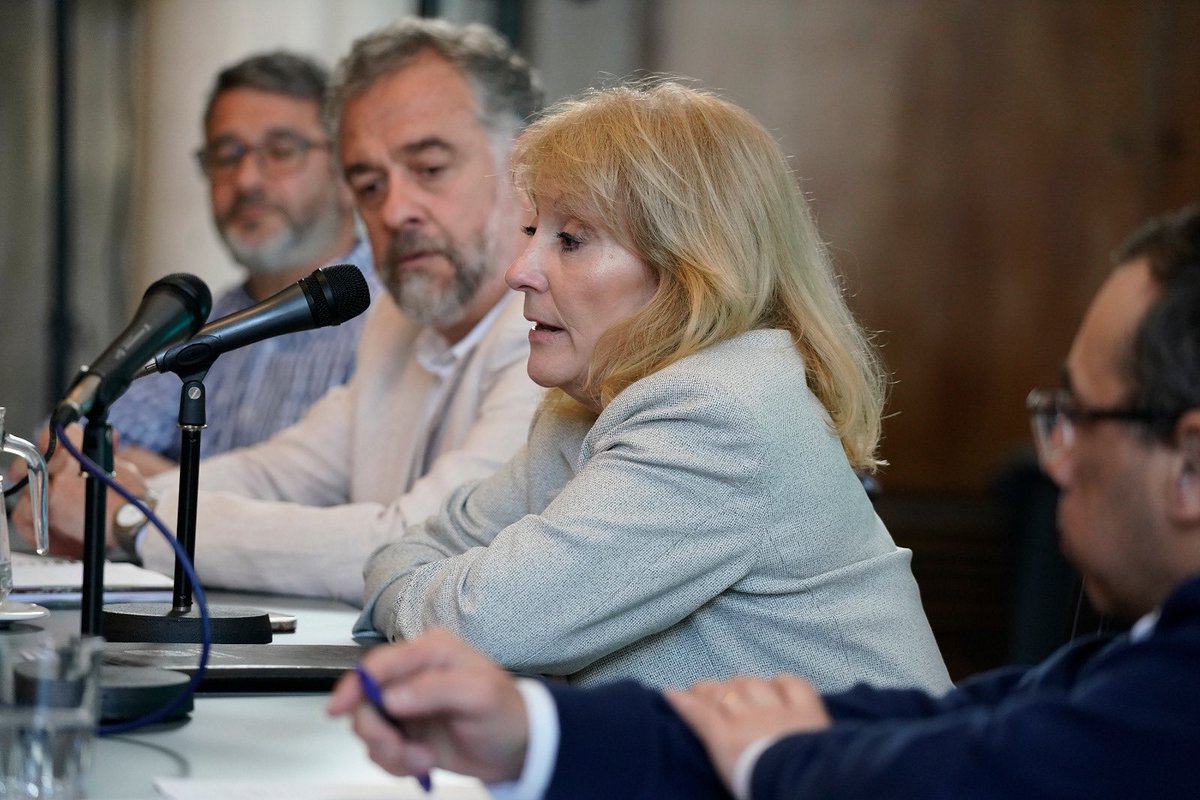 CosseCarolina's tweet photo. Implementamos nuevos beneficios para usuarios y usuarias del transporte público extendiendo el boleto de 2 horas a más líneas. Además, quitaremos los parlantes de las unidades, solo estará permitido en el lugar de  quien conduce y deberá usarse con volumen bajo. https://t.co/Ygm8YMgg4b