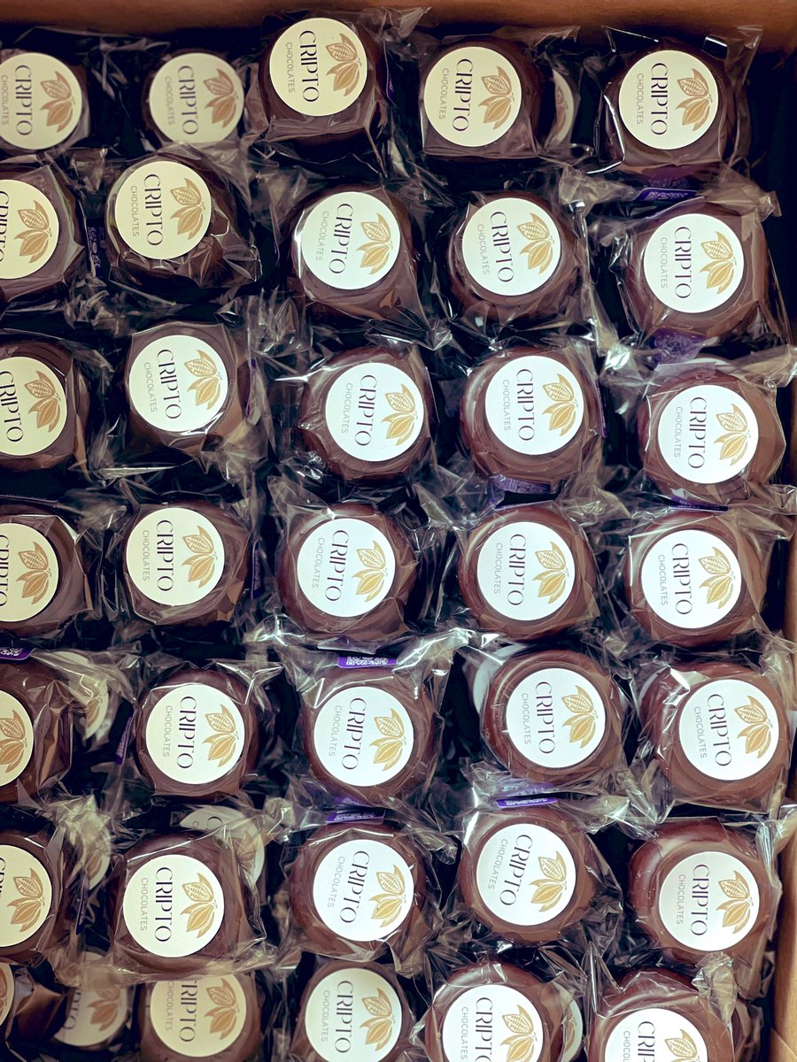 criptochocolate's tweet photo. Tremenda entrega de alfajorcitos Bitcoin para los chicos de @wondergate_xyz 🫵🏻 https://t.co/0uJMsIznX1