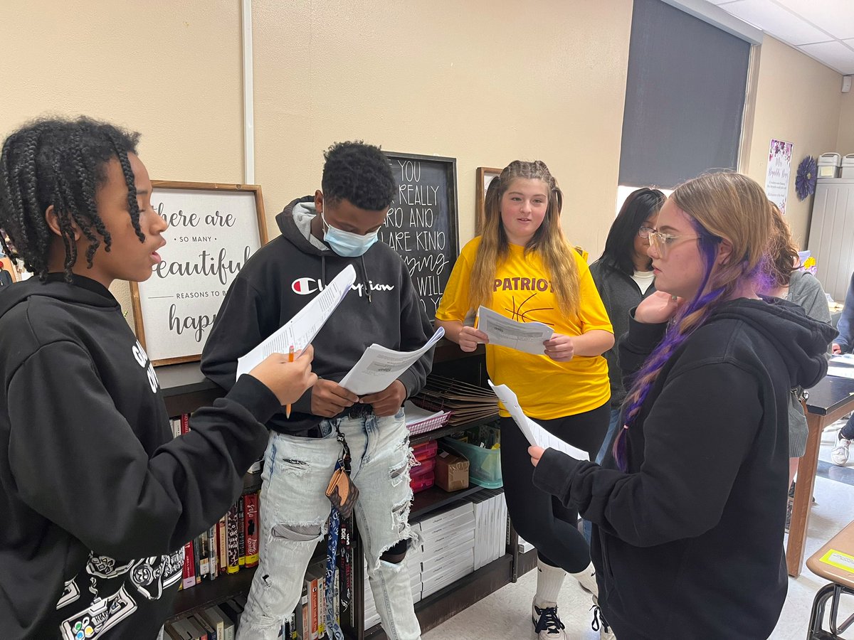 haleymoney's tweet photo. Team Gray students @LibertyBell_JCS did a great job analyzing real-life scenarios to generate ideas on how the government, corporations, and consumers can work together to create more sustainable food systems. #Reallifeconnections #Collabortion https://t.co/TgVNJt11Ty