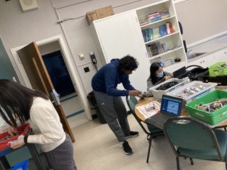 LexK5science's tweet photo. Thank you Bianca, Maggie, and Sri, members of 2 Bits and a Byte, the LPS Robotics Team, for building EV3s for us.  Our Gr 4 students are excited to begin their design challenges! @Lexington_Sci  @lexingtonsuper  @LexingtonHSMa @TomMartellone https://t.co/lYkSbbfCfw
