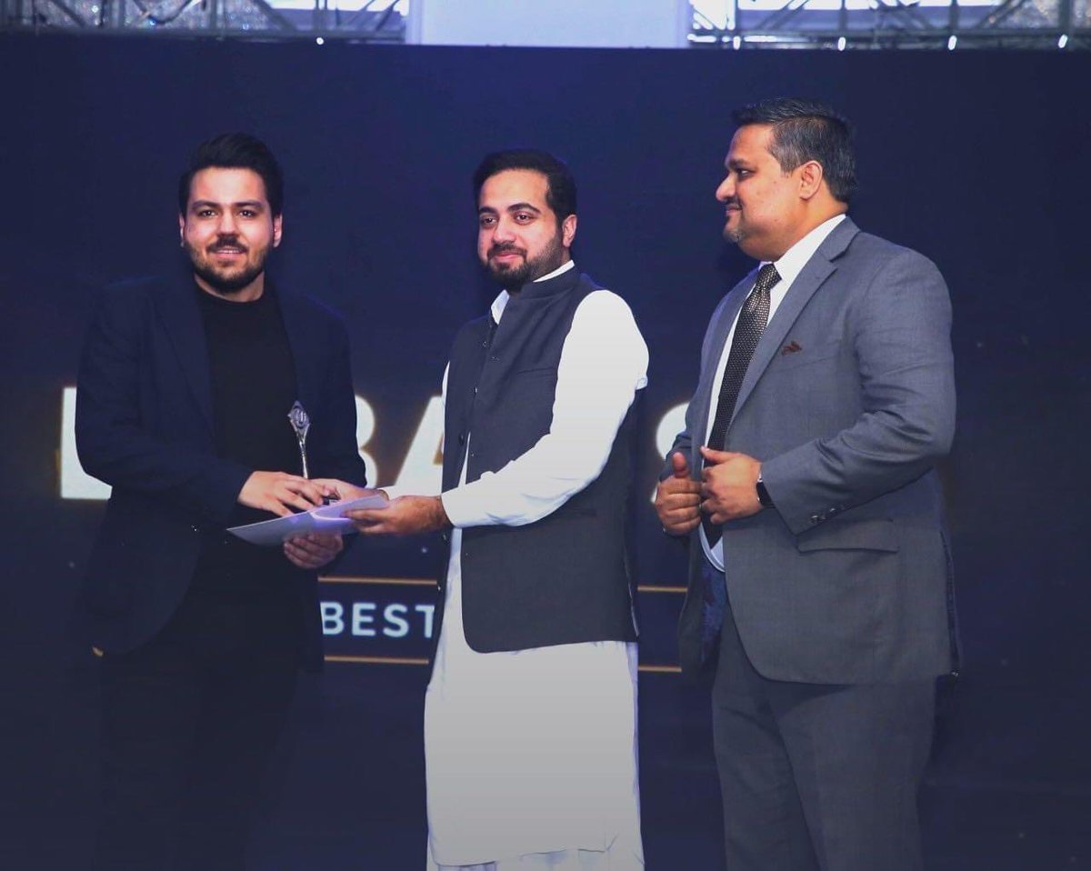 BearPlexDigital's tweet photo. @HamadPervaiz, CEO BearPlex, receiving award from @MoitOfficial Minister of Information Technology, @arslankhalid_m and President Pakistan Software Houses Association, Zohaib Khan; for the stellar performance of the company in the year 2022. https://t.co/blj9Z6RtkC