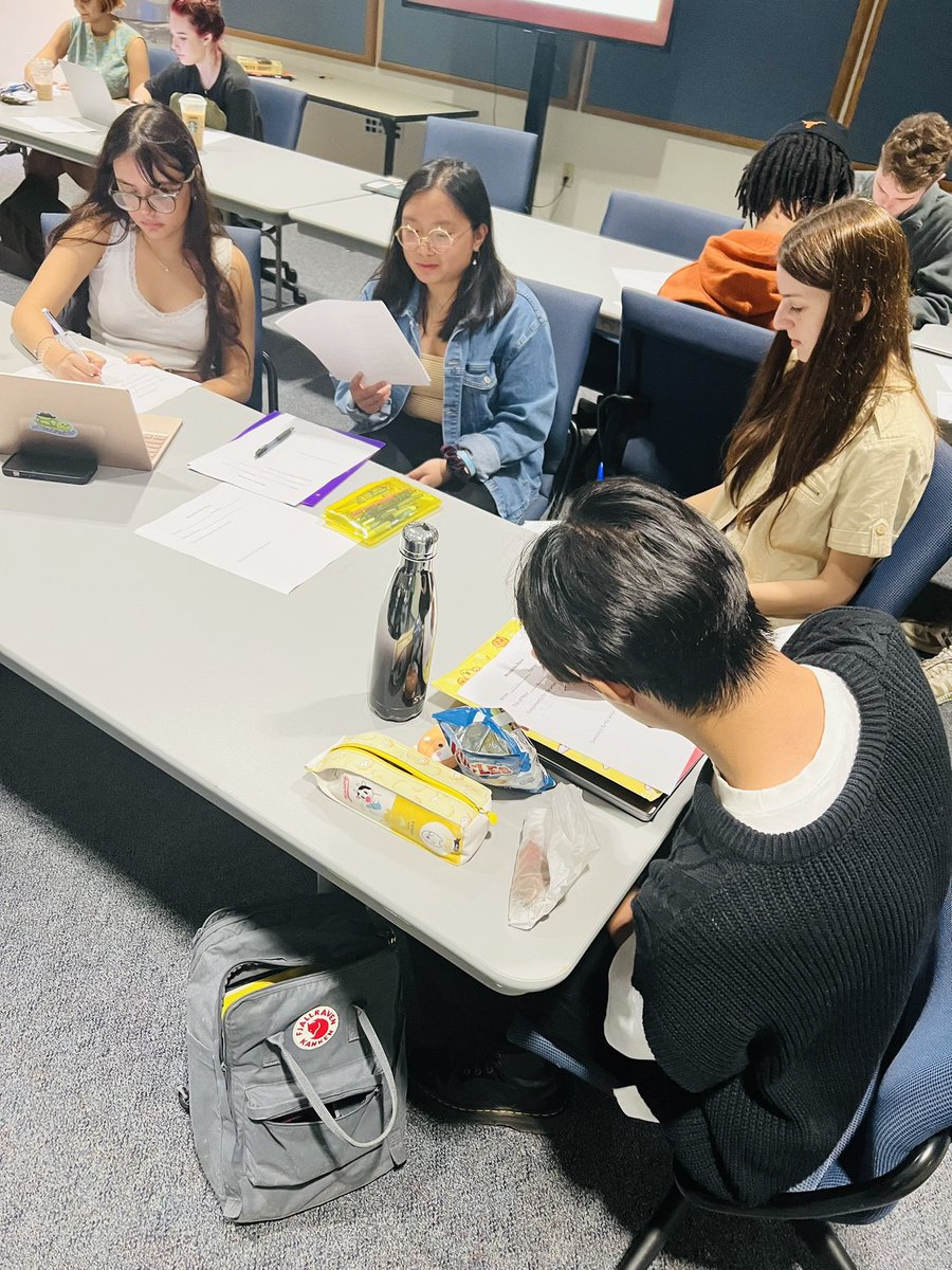 traceyhabla's tweet photo. My Signature Course Writing the in the Borderlands Revision Workshop. Receiving the Piece- listening with our entire hearts &amp; honoring the writer &amp; writing. ❤️ ✏️ #ElevateTXed https://t.co/WHbLybEtPG