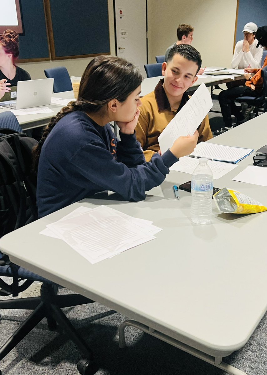 traceyhabla's tweet photo. My Signature Course Writing the in the Borderlands Revision Workshop. Receiving the Piece- listening with our entire hearts &amp; honoring the writer &amp; writing. ❤️ ✏️ #ElevateTXed https://t.co/WHbLybEtPG