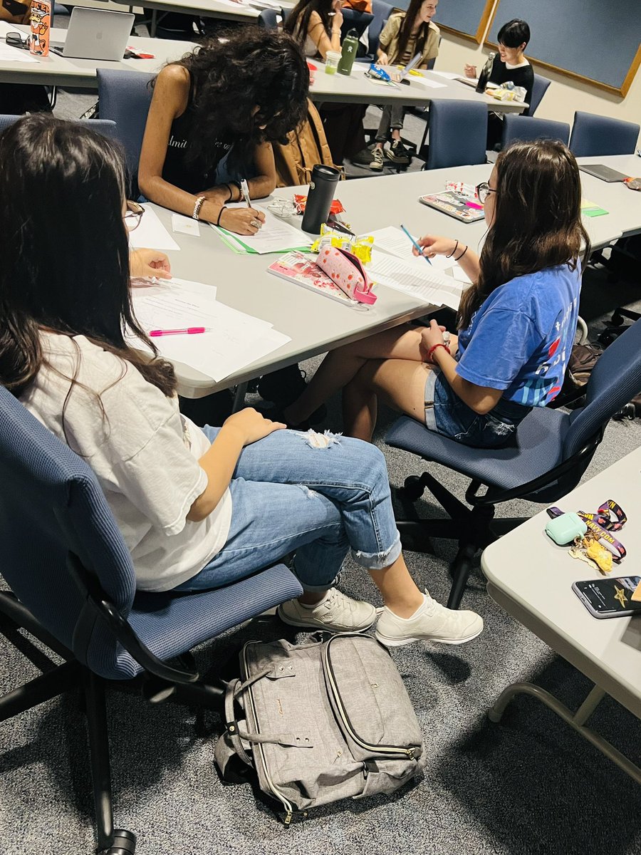 traceyhabla's tweet photo. My Signature Course Writing the in the Borderlands Revision Workshop. Receiving the Piece- listening with our entire hearts &amp; honoring the writer &amp; writing. ❤️ ✏️ #ElevateTXed https://t.co/WHbLybEtPG