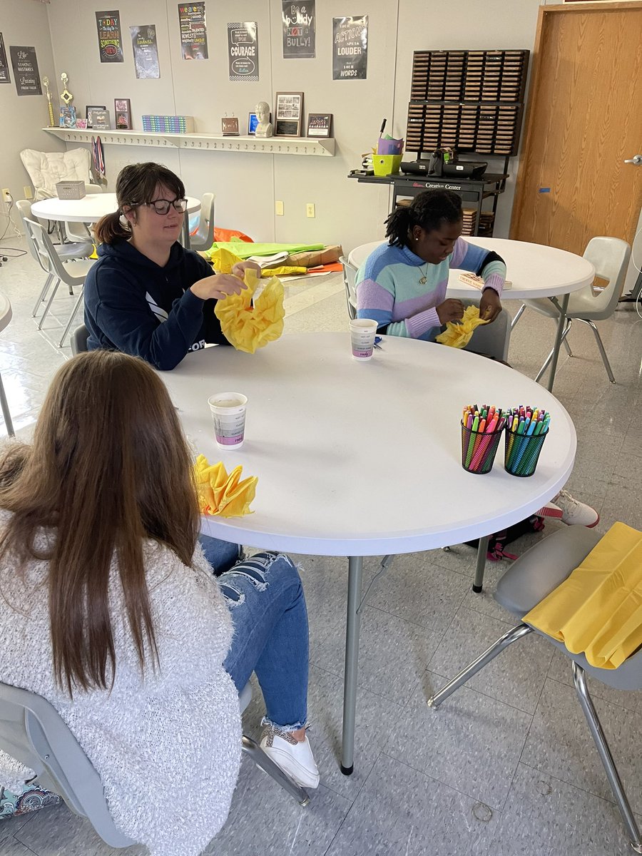 heather_sowell's tweet photo. Celebrating Dia de los Muertas while learning how to teach ELL. Wonderful ideas to promote unity and inclusiveness! #theteacherlook #CTCEast #TeamDCS @DCS_CTCEast @DCSeNews https://t.co/JRRV0qUT7n