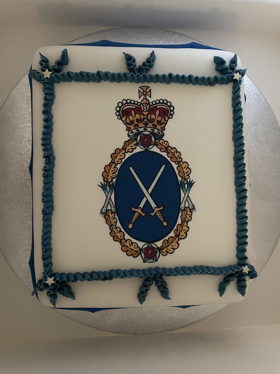 lansdowne_fiona's tweet photo. Thank you Baking Millie for the most beautiful and delicious HS thank you cake@highsheriffs ⁦@WiltsLieutenant⁩ https://t.co/BN9IFqMWjm