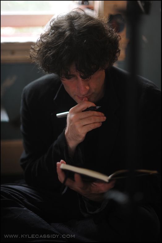 Ayo ?? HAPPY BIRTHDAY NEIL GAIMAN 