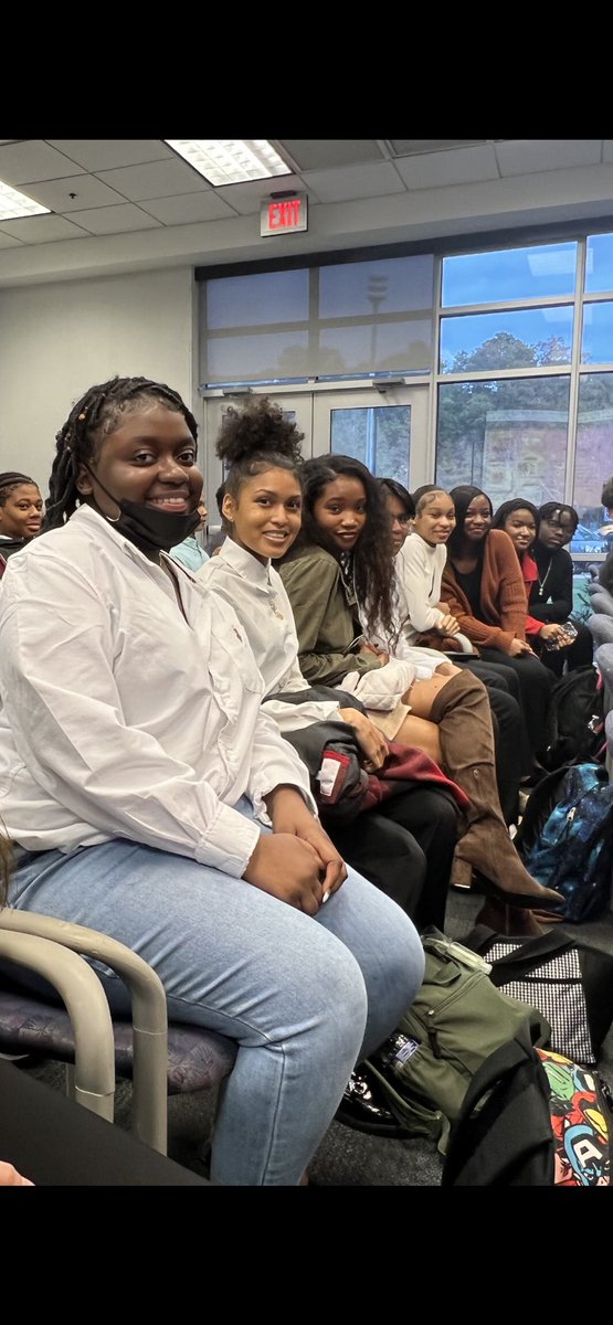 morgwat5800's tweet photo. The Heritage FBLA Chapter enjoyed todays Regional Conference! Check out our future student leaders! #nnpscte #cteproud #fbla # https://t.co/NGV67ooejY