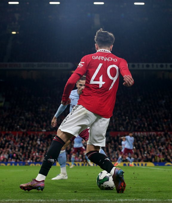StatmanDave's tweet photo. At 18 years and 133 days old, Alejandro Garnacho becomes the youngest player to assist 2 goals in a game for Manchester United. 

Dynamo. 💥 https://t.co/qQxNnPnJFs