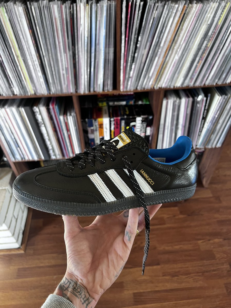 I know there were some feelings going around about the blue liner but these are real nice in hand. And c’mon, it’s a Gino Samba