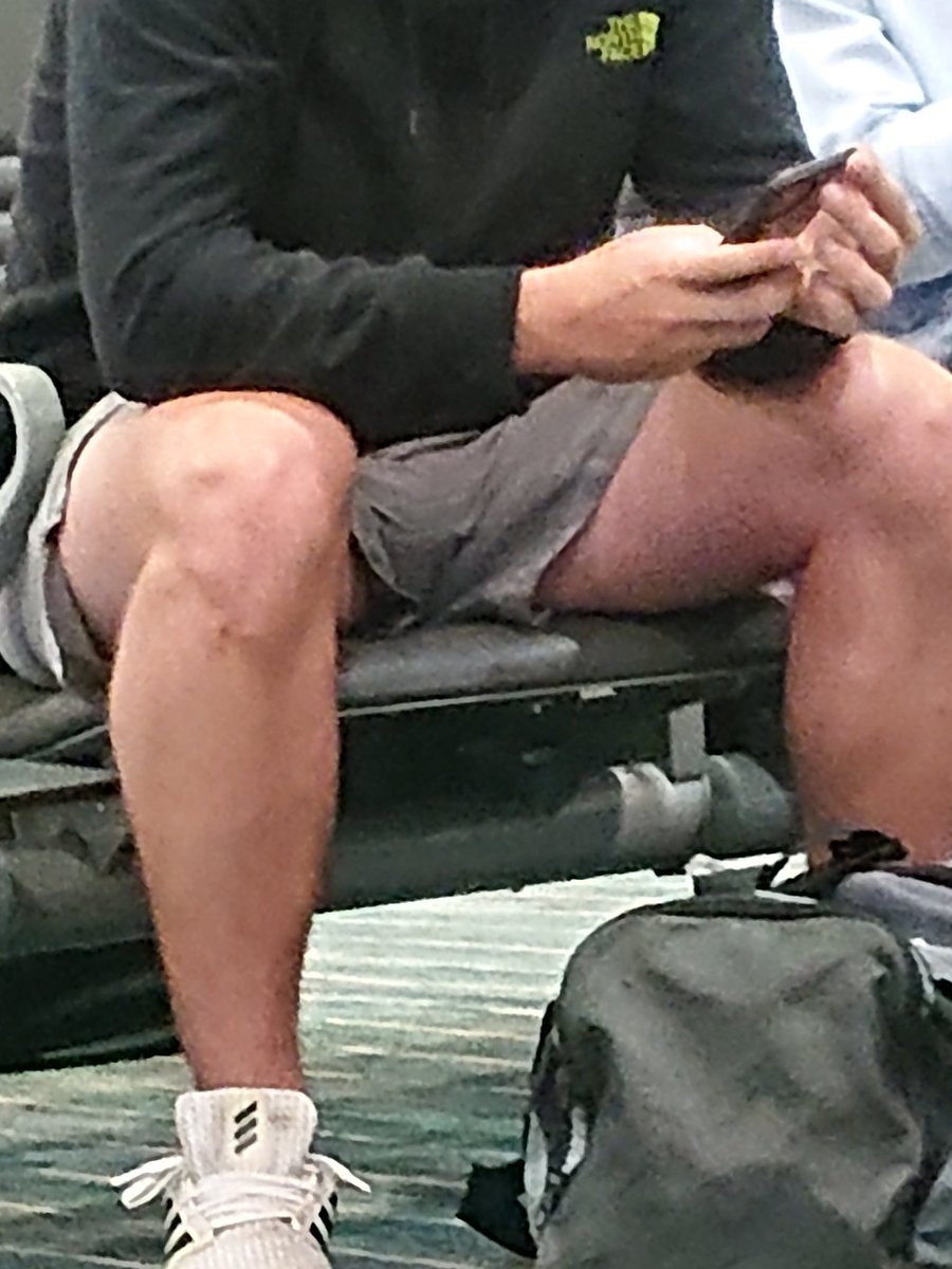 balotpride21's tweet photo. Awrahan sa Dubai Airport,,, spotted a British Daddy,, buldge,,, https://t.co/rQOLv9p1yh