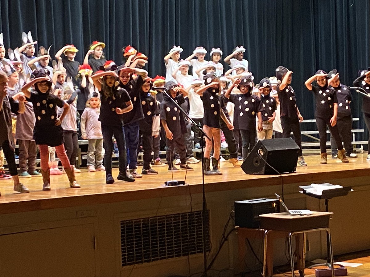 WBESbears's tweet image. Don’t forget!  Our 1st grade musical “Too Much Noise” starts this evening at 6:00pm in the gym!  Come see @GoethertM &amp;amp; her fabulous first graders rock it! @ORSchools @FriendsofORS @WBrookPTO 🎶🎵🎤🎤