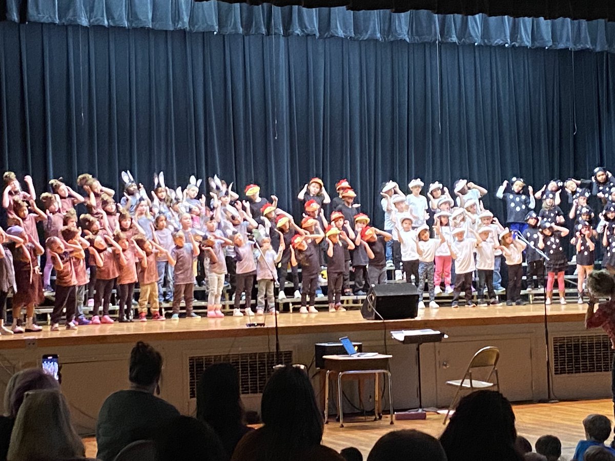 WBESbears's tweet image. Don’t forget!  Our 1st grade musical “Too Much Noise” starts this evening at 6:00pm in the gym!  Come see @GoethertM &amp;amp; her fabulous first graders rock it! @ORSchools @FriendsofORS @WBrookPTO 🎶🎵🎤🎤