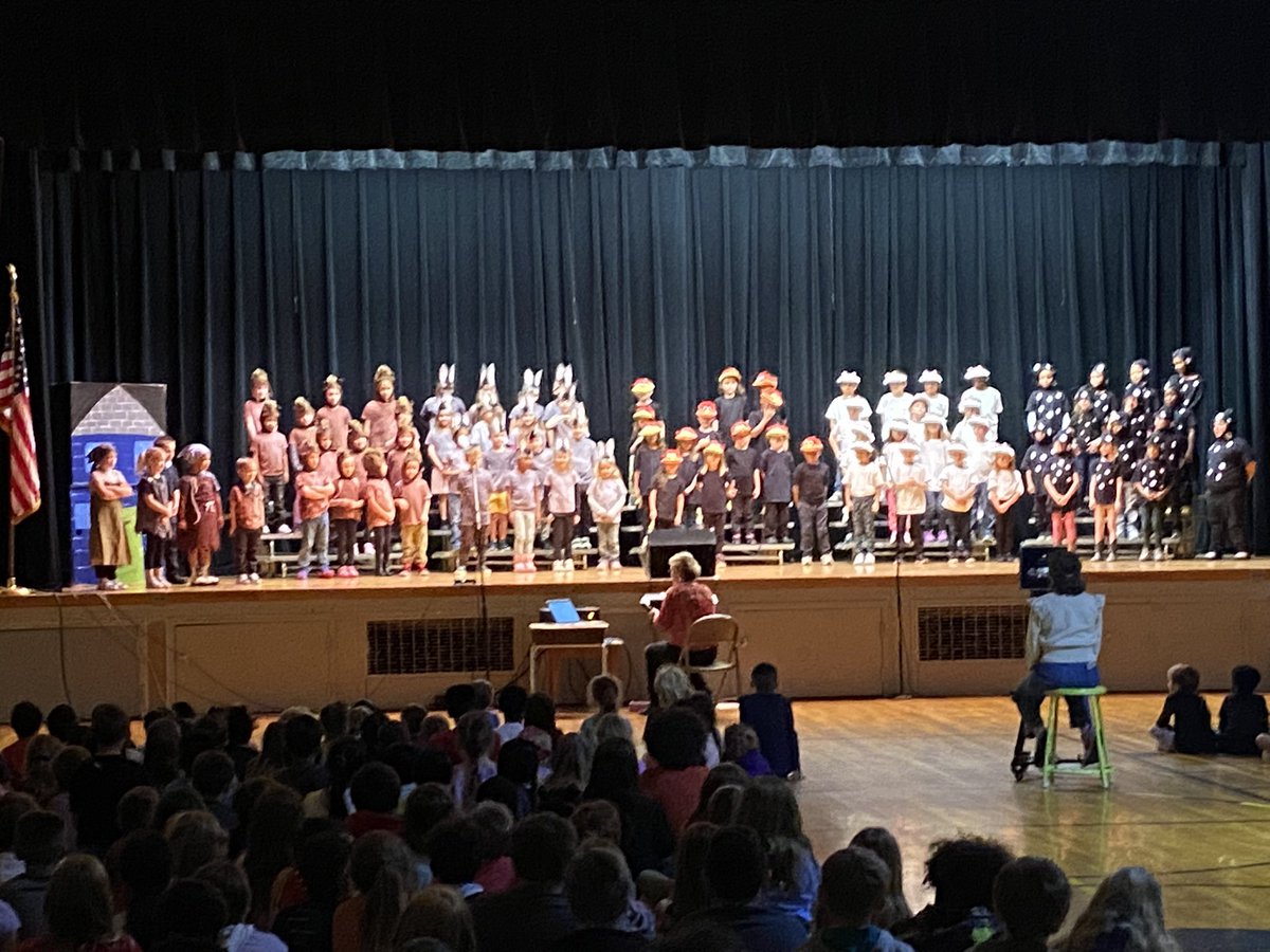 WBESbears's tweet image. Don’t forget!  Our 1st grade musical “Too Much Noise” starts this evening at 6:00pm in the gym!  Come see @GoethertM &amp;amp; her fabulous first graders rock it! @ORSchools @FriendsofORS @WBrookPTO 🎶🎵🎤🎤