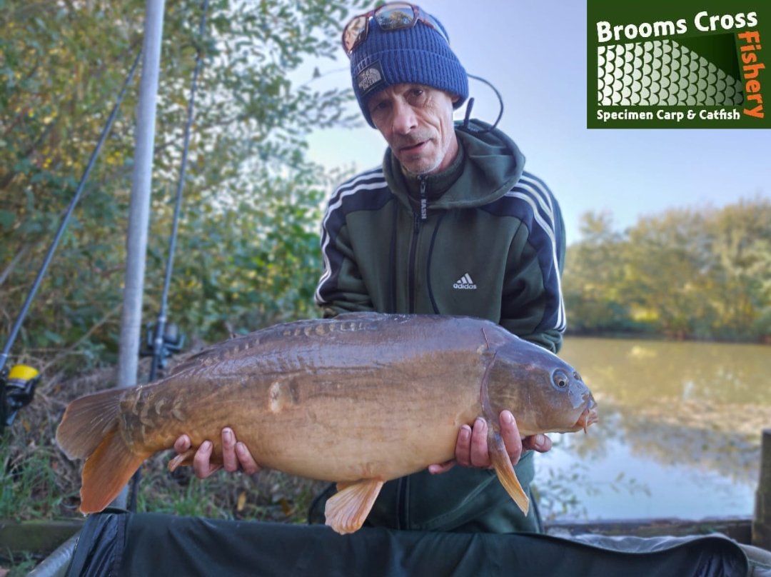 Craig Humphries with the biggest of his angling session, and it's Barbel Face at 21lb from Lower Alt lake.
07740082025 for all bookings and peg availability