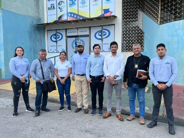 Notibarinas45's tweet photo. ⭕ Defensores de DDHH fueron secuestrados durante seis horas por un dirigente del Psuv en Barinas https://t.co/hNPQjKVspo