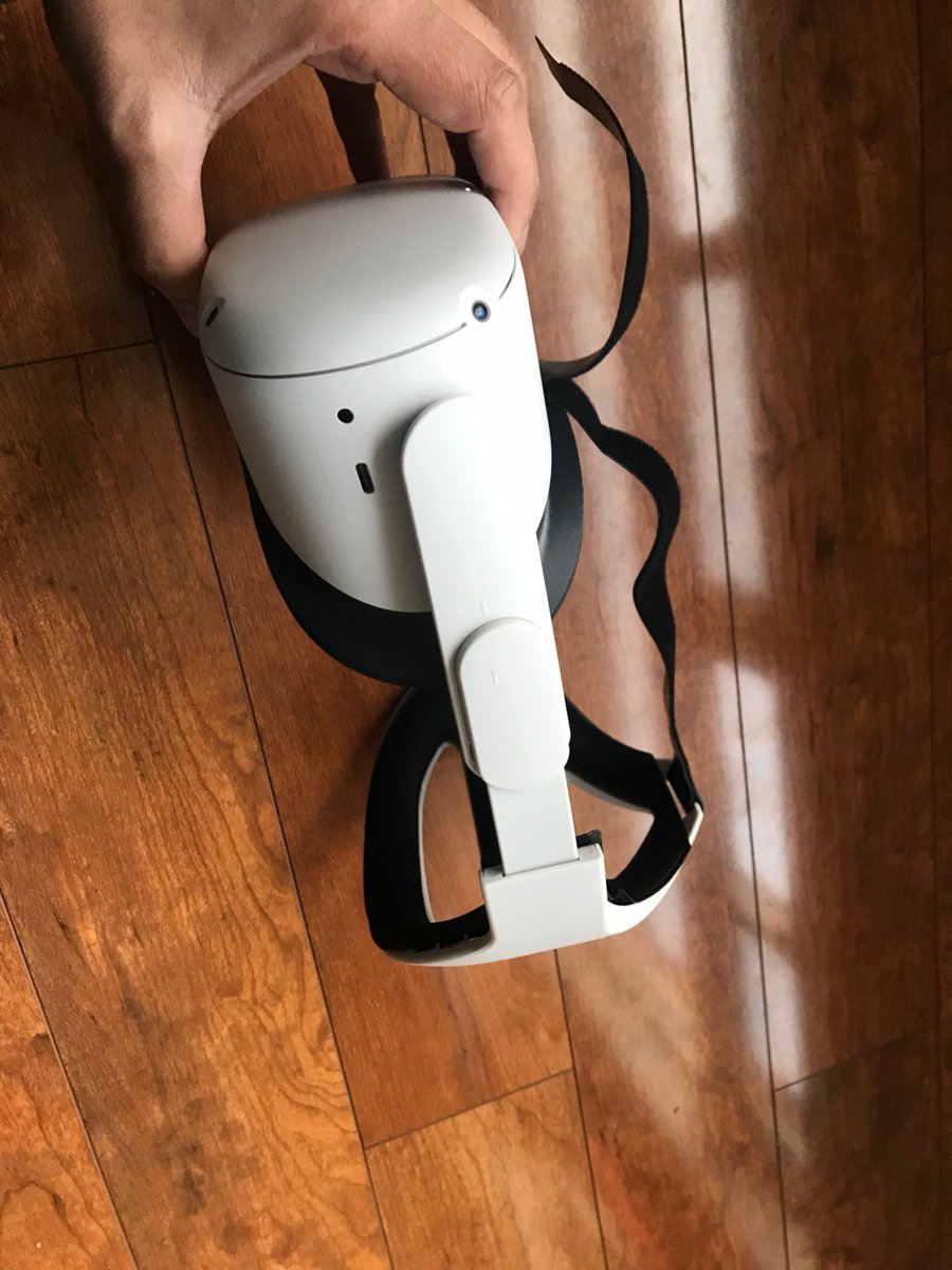 oculusquestpro1's tweet photo. Delivery and tracking is worldwide 🌐 https://t.co/cG2QaJrYn1