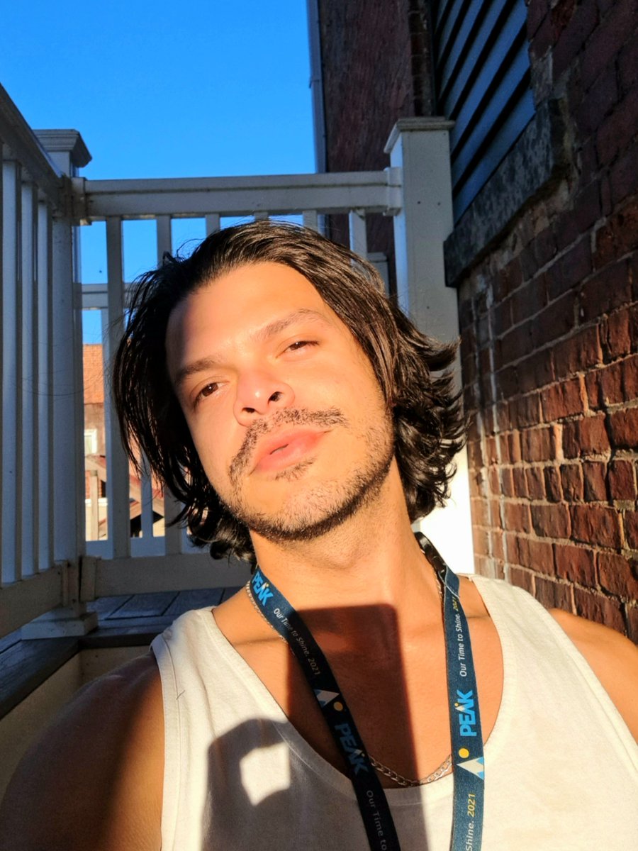 SnowVandell's tweet photo. Natural sun filters and yeah #twitter saw it first.
#Latino #ctfall #fallseason https://t.co/yTu8hj98ZN