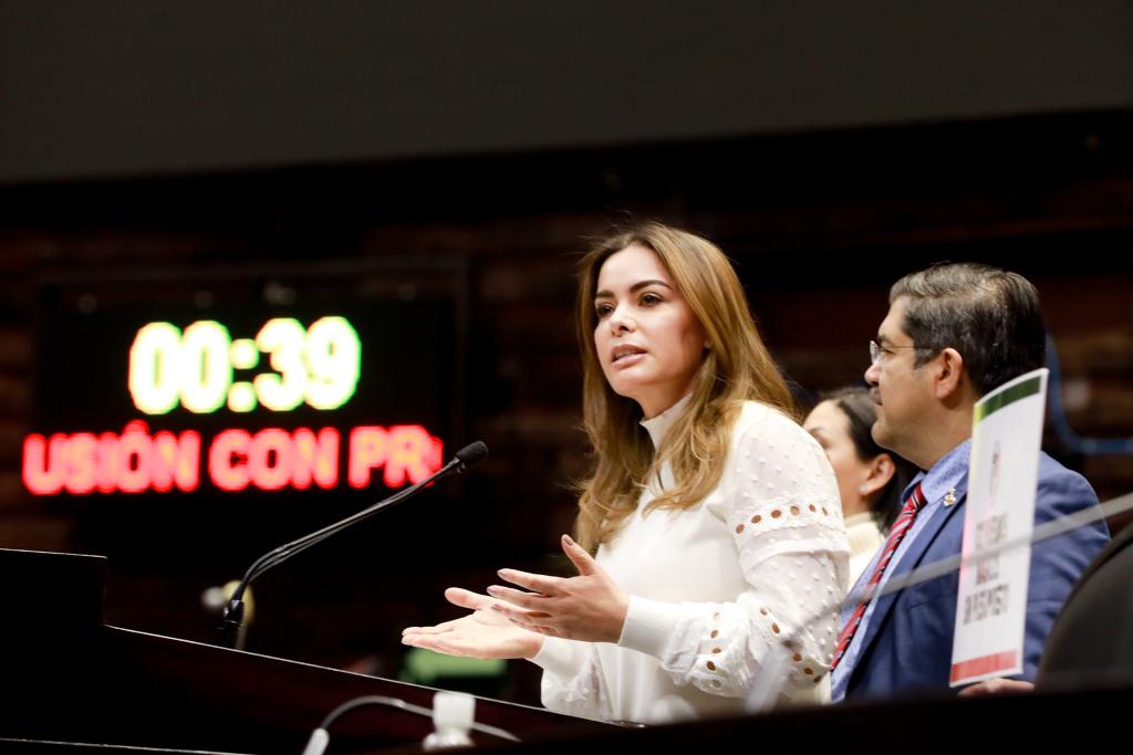 GPPRIDiputados's tweet photo. La Dip. @LauraBarreraF señaló que el 90% del presupuesto de turismo se lo llevó el tren maya, por lo que pidió se reasignen recursos para otros programas, pues es necesario fortalecer la actividad turística, que genera 4 millones de empleos, 9% del PIB y condiciones de bienestar. https://t.co/M7e35k4ti6