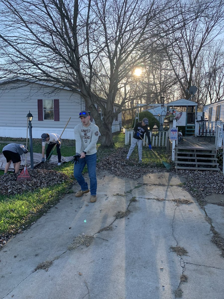 coachgerman32's tweet image. #RakeADifference with @UnitedWay_SWMI 

Proud of these guys. #RollValley