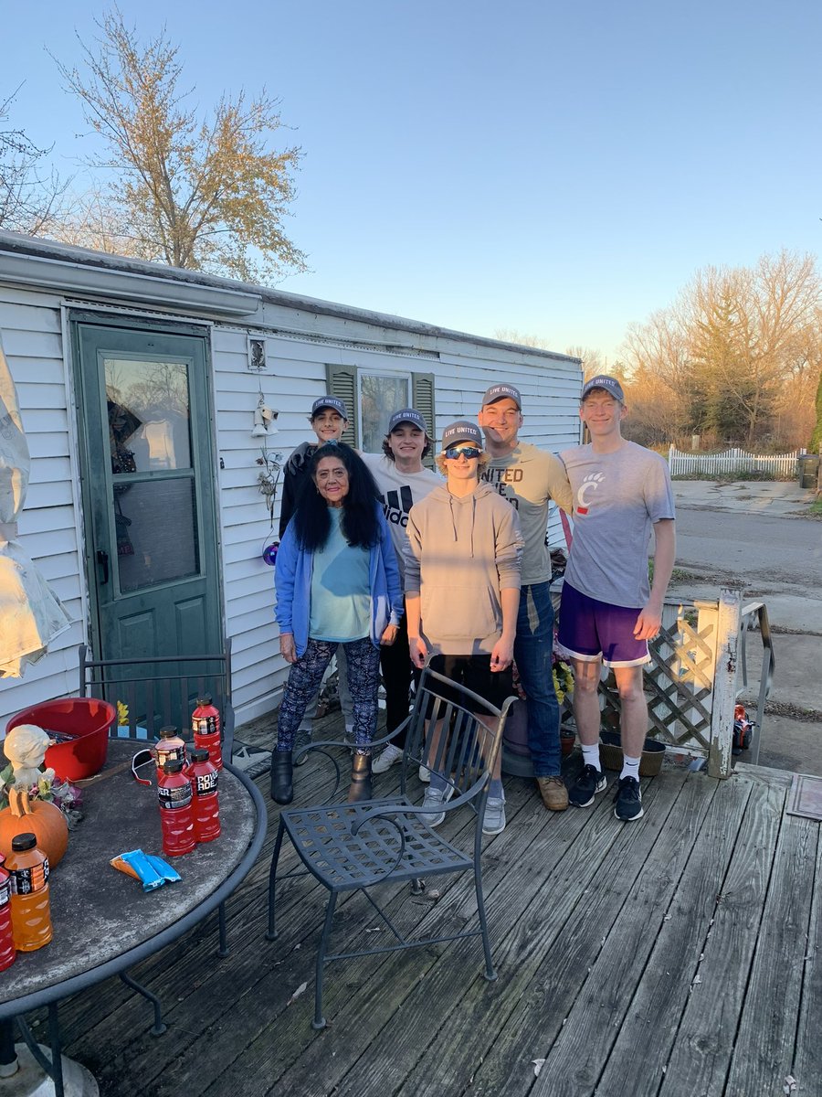 coachgerman32's tweet image. #RakeADifference with @UnitedWay_SWMI 

Proud of these guys. #RollValley