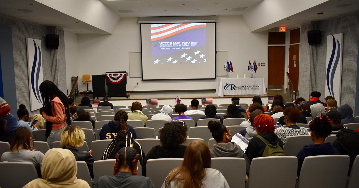 RoanokeChowanCC's tweet photo. Today, we hosted our Veterans Day Program here on campus! We would like to extend a special thank you to Mr. Desean Bogues, Director of Disabled Veterans Outreach Program at NCWorks, for delivering an outstanding speech!
#DiscoverRCCC https://t.co/DNOCkk2URZ