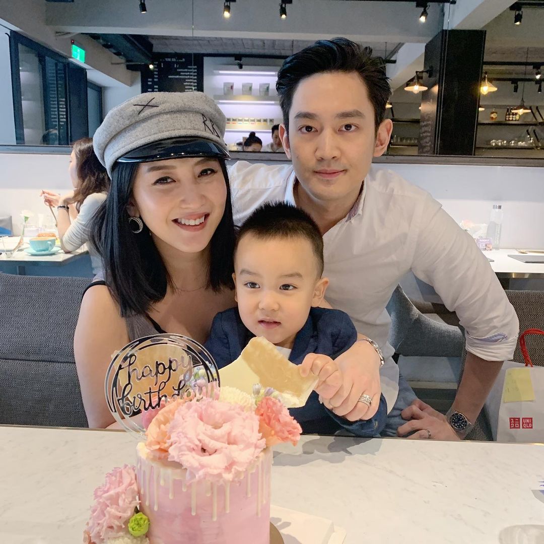 说好的姐妹聚会，带着老公和孩子过来秀恩爱太过分了！