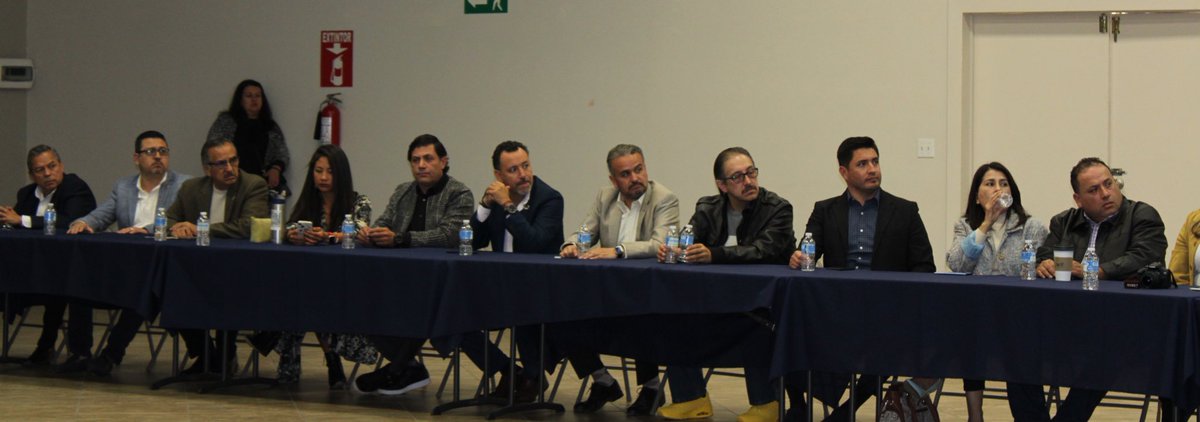JACentenoR's tweet photo. Nos encontramos conversando con integrantes de la delegación de @Canacintra_Ens bajo el liderazgo de @AmaliaVizBerMX; a quien le reconozco el compromiso, el trabajo y los resultados al frente de la presidencia. (1/2) https://t.co/u10NaseTNy
