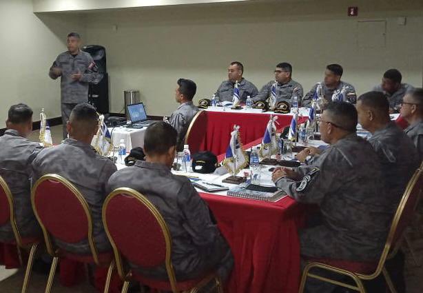 VA_AgueroJorge's tweet photo. Hoy sostuve reunión con los Comandantes de Estaciones Principales a nivel Nacional, en virtud de las actividades programas para el año 2023. Rumbo a la Épica Naval del Lago de Maracaibo, cumpliendo las directrices del Almirante @AnibalBritoHer1 Comandante @ArmadaFANBVzla. https://t.co/gPWGVAhsU1