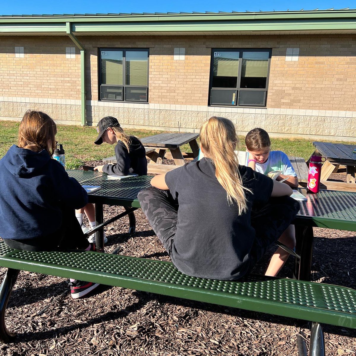 Mrs. Roth tweet media