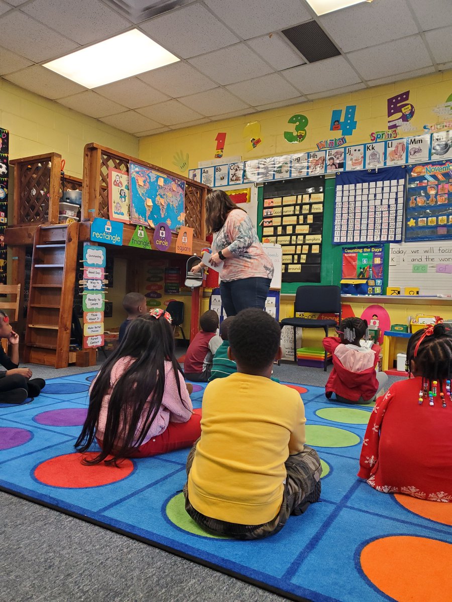 donita_hicks's tweet photo. I had so much fun joining in Mrs. Nabors' Kinder class today! The "letters" from the mail engaged students with alphabetic principles, HFWs, and decoding. Kindergarten rockstars! 🤩 @Seeunclass @RLYoungElem @Alabama_Reading @jodie_lawley https://t.co/aKakZhnaWr