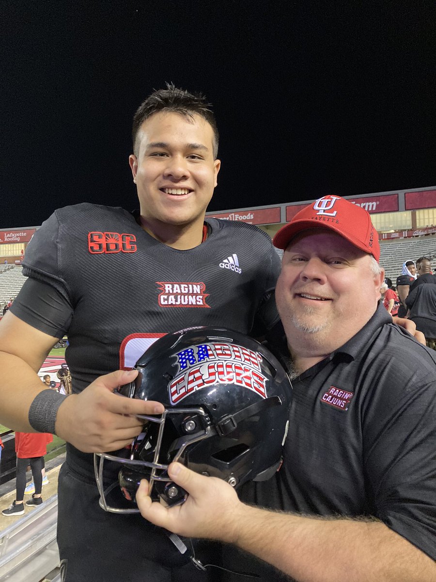 S_M_Ragin_Eagle's tweet photo. Gameday Baby! Us Road Warriors at it again! Last Home game for @CarterMilliron and his team! Taking on the Eagles of GA Southern tonight at 6:30 CT on @espn 2. Tune in and cheer on our @RaginCajunsFB team!๐ฅ๐๐ถ๐ค๐ผ #LongSnapperLove #LoveOur39 @MsM1ll @BarstoolCajuns @BucsFootball https://t.co/hoMqMRoTYN